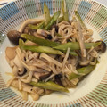 翔ちゃん心ちゃん's cooksnap of when they made 簡単一品！きのことアスパラのマヨポン炒め.