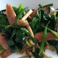 Yuukaakoo's cooksnap of when they made ほうれん草とソーセージのバタソル炒め☆.