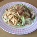 もこもこ99's cooksnap of when they made 麺つゆでシャキシャキレタスの焼きうどん♪.