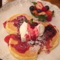 20070825's cooksnap of when they made 朝食にもおやつにも！ベリーパンケーキ.