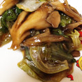 すーぱーおはぎ's cooksnap of when they made レタスと舞茸のオイスターソース炒め.