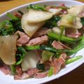 わたママ's cooksnap of when they made かぶの葉とベーコンのバター醤油炒め.