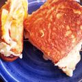 子育てらくだ's cooksnap of when they made ☆＊*ハムエッグinホットケーキ*＊☆.