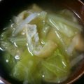 ニャンちゅう23's cooksnap of when they made 味噌汁（油揚げ＋キャベツ＋大根）.
