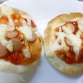 ゥメたん's cooksnap of when they made 簡単☆餃子の皮でピザ風&デザート作り！.