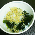ともっぺ２９'s cooksnap of when they made 新玉と生わかめのサラダ.