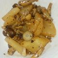 しろう５８'s cooksnap of when they made 大根とぶなしめじのバター醤油炒め.