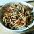 チェルモ's cooksnap of when they made 簡単！そくうま！豚ともやしの生姜炒め丼.