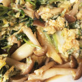 ✩₊yukka₊✩'s cooksnap of when they made 豆苗としめじの卵とじ.