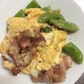 ゆーママぽん's cooksnap of when they made 親子ゴマドレ炒め　スナップえんどう入り.