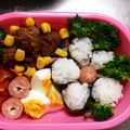 Mary＊＊'s cooksnap of when they made ２歳お弁当　てんとう虫とお花.