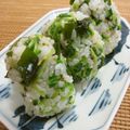 solapapa's cooksnap of when they made お花見弁当に！ わかめと豆苗のおむすび.