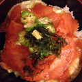 シングルアイシャドウ's cooksnap of when they made サーモンのづけとさっぱりとろろの丼.