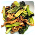 Omochiii★'s cooksnap of when they made 小松菜とキノコのゴマ風味炒め.
