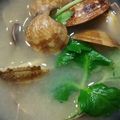 まあみママ's cooksnap of when they made アサリと三つ葉のお味噌汁.