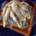 桃的美しき日々's cooksnap of when they made 香味ペースト×しらすチーズトースト.
