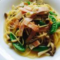 Chikatan☆'s cooksnap of when they made スナップエンドウとしめじのスープスパ.