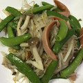ゆきんこの缶詰め's cooksnap of when they made スナップえんどうとしめじの炒め物.