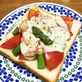 YUKIKI☆'s cooksnap of when they made シンプル♡アスパラトマトチーズトースト.