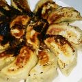 悩む母ちゃん's cooksnap of when they made 改訂)手作り 餃子の皮と焼き方のコツ.