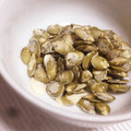 かねつぐ。's cooksnap of when they made かぼちゃの種の綺麗な割り方.