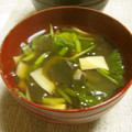 時花菜's cooksnap of when they made 超簡単　旬のわかめと竹の子のお吸い物.