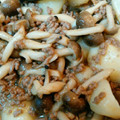 あちちょ's cooksnap of when they made じゃがいもとシメジの挽肉炒め♡.