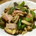 月見なっとう's cooksnap of when they made キノコとピーマンとベーコンの味噌炒め.