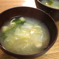 クックDAD's cooksnap of when they made 油揚げと白菜とワカメの味噌汁.