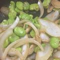 Mダッシュ☆'s cooksnap of when they made そらまめと新玉ねぎのガリバタ醤油炒め.