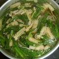 もりのりころ's cooksnap of when they made 朝食に♪ ニラ 椎茸 油揚げの お味噌汁.