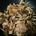 kumachan2007's cooksnap of when they made 鶏肉ときのこの柚子胡椒炒め.