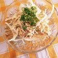 rinsworld's cooksnap of when they made 新玉ねぎと蒸し鶏の梅マヨサラダ☆.