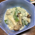 あだ。's cooksnap of when they made シメジとオクラの炒めないで白雪炒め風.