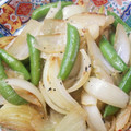 頼羅▽･ω･▽'s cooksnap of when they made 新玉ねぎとスナップエンドウ＊蒸し焼き.