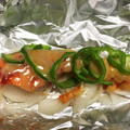 はるかなみ's cooksnap of when they made 塩鮭と新玉ねぎのピザ風ホイル蒸し.