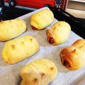 るーるーー's cooksnap of when they made HBで♪ほんのりカレーなウインナーパン.