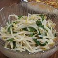lunatomo's cooksnap of when they made 簡単☆もう一品☆にらともやしのおひたし.
