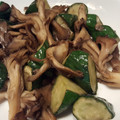 りゅーいち（婚約中）'s cooksnap of when they made あと一品 舞茸ときゅうりの炒め物.