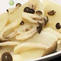 みゆるんるん's cooksnap of when they made 大根としめじの超簡単炒め物.