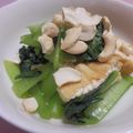 くずぴー's cooksnap of when they made 小松菜とナッツの黄身しょう油かけ.