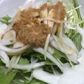 yurippii's cooksnap of when they made 水菜と新玉ねぎ◎ごまドレサラダ.