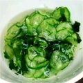 シロクマ♪'s cooksnap of when they made わかめ、胡瓜、しらすの酢の物.