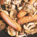 ♡Lis♡'s cooksnap of when they made 簡単！ソーセージときのこのガリバタ醤炒め.