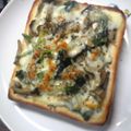 あやこ６１'s cooksnap of when they made ほうれん草ｔｏ舞茸のチーズトースト.