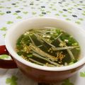 赤い電話's cooksnap of when they made ねぎ塩わかめスープ feat. えのき茸.