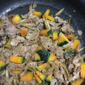 まろちゃん♥︎ぽぽ's cooksnap of when they made 簡単☆豚肉とごぼうの味噌マヨ炒め.