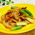 旦那は皿洗い's cooksnap of when they made 豚肉、葱、エリンギの炒め物.