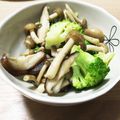 クックAX9DEM☆'s cooksnap of when they made ５分で簡単！きのことブロッコリーのソテー.