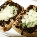 かみがきしげみ's cooksnap of when they made おつまみに☆油揚げのネギ味噌チーズ焼き.